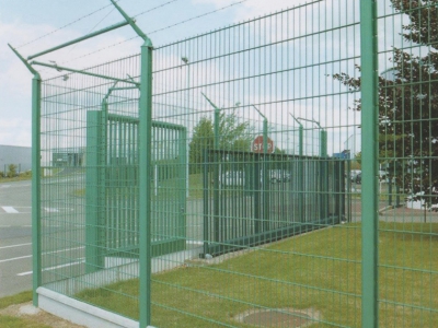 鐵絲網護欄